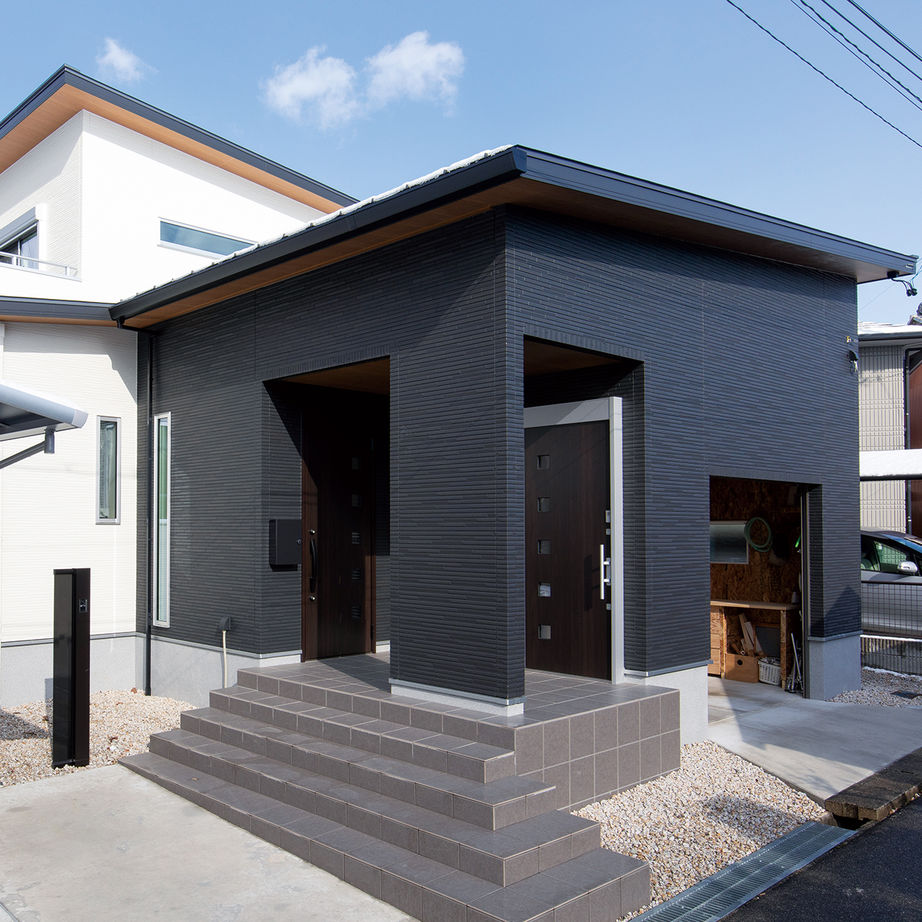 サティスホーム 【四日市/インナーガレージ/間取り図有】仕事着でも気兼ねなく使える家族用玄関と動線のある家の建築実例画像3