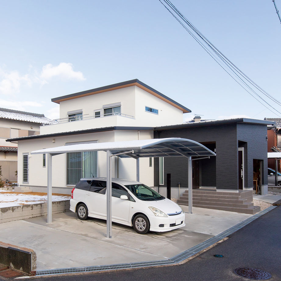 サティスホーム 【四日市/インナーガレージ/間取り図有】仕事着でも気兼ねなく使える家族用玄関と動線のある家の建築実例画像5