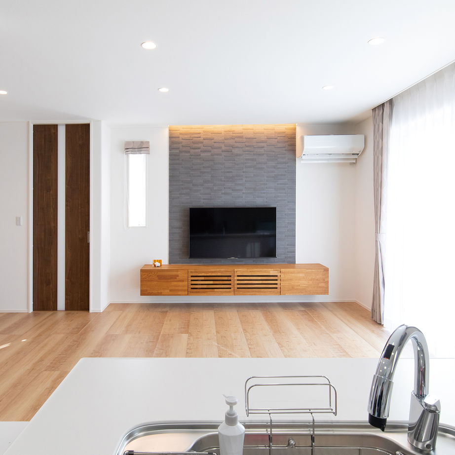 サティスホーム 【四日市/インナーガレージ/間取り図有】仕事着でも気兼ねなく使える家族用玄関と動線のある家の建築実例画像6