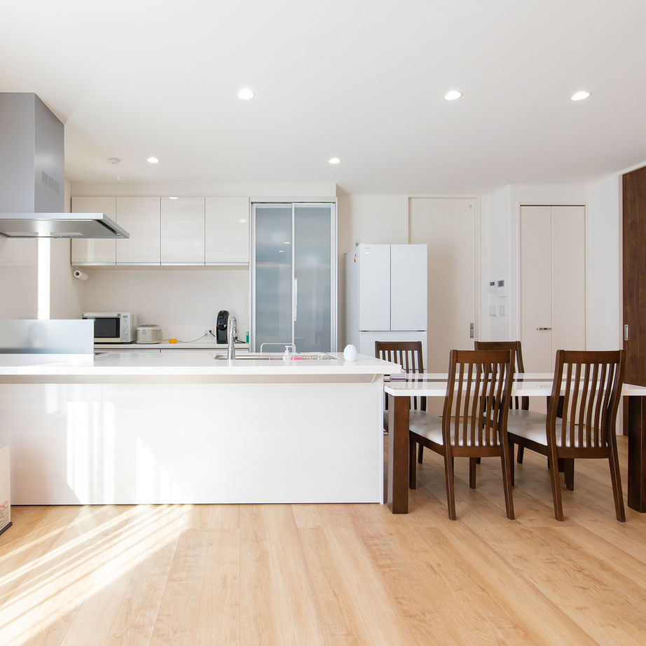 サティスホーム 【四日市/インナーガレージ/間取り図有】仕事着でも気兼ねなく使える家族用玄関と動線のある家の建築実例画像8