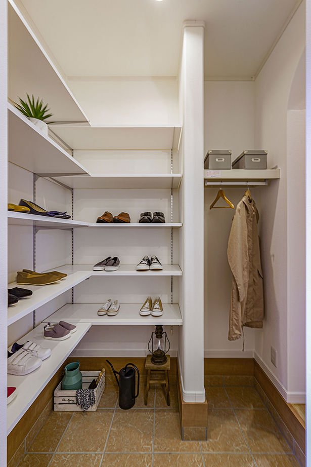 サティスホーム 【間取り図有×1000万円台×回遊動線】間取りに無駄がない、勾配天井のリビングが開放的な南欧風の平屋の建築実例画像4