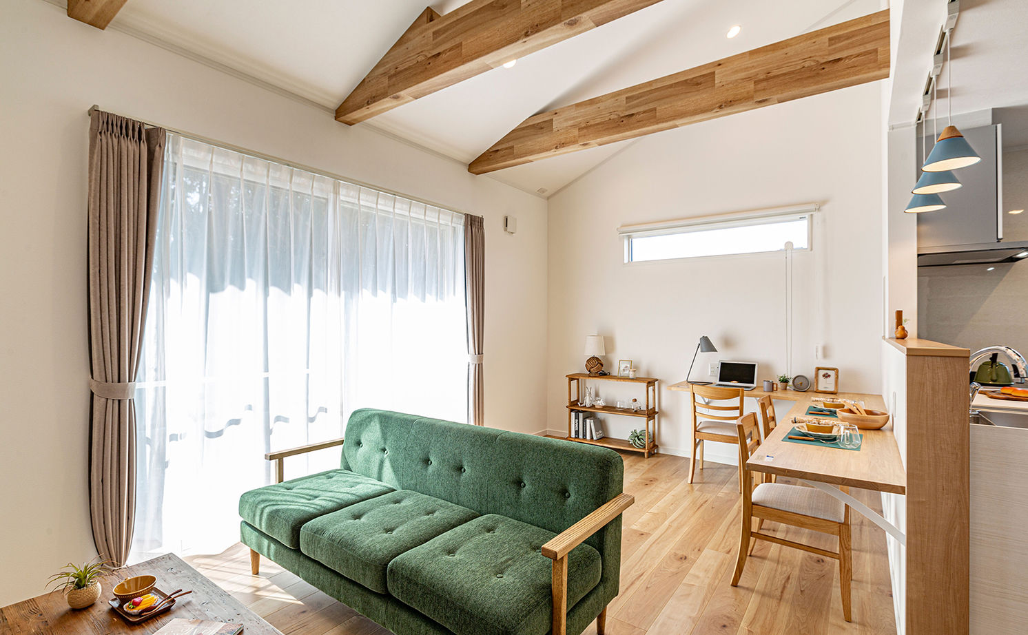 サティスホーム 【間取り図有×1000万円台×回遊動線】間取りに無駄がない、勾配天井のリビングが開放的な南欧風の平屋の建築実例画像5