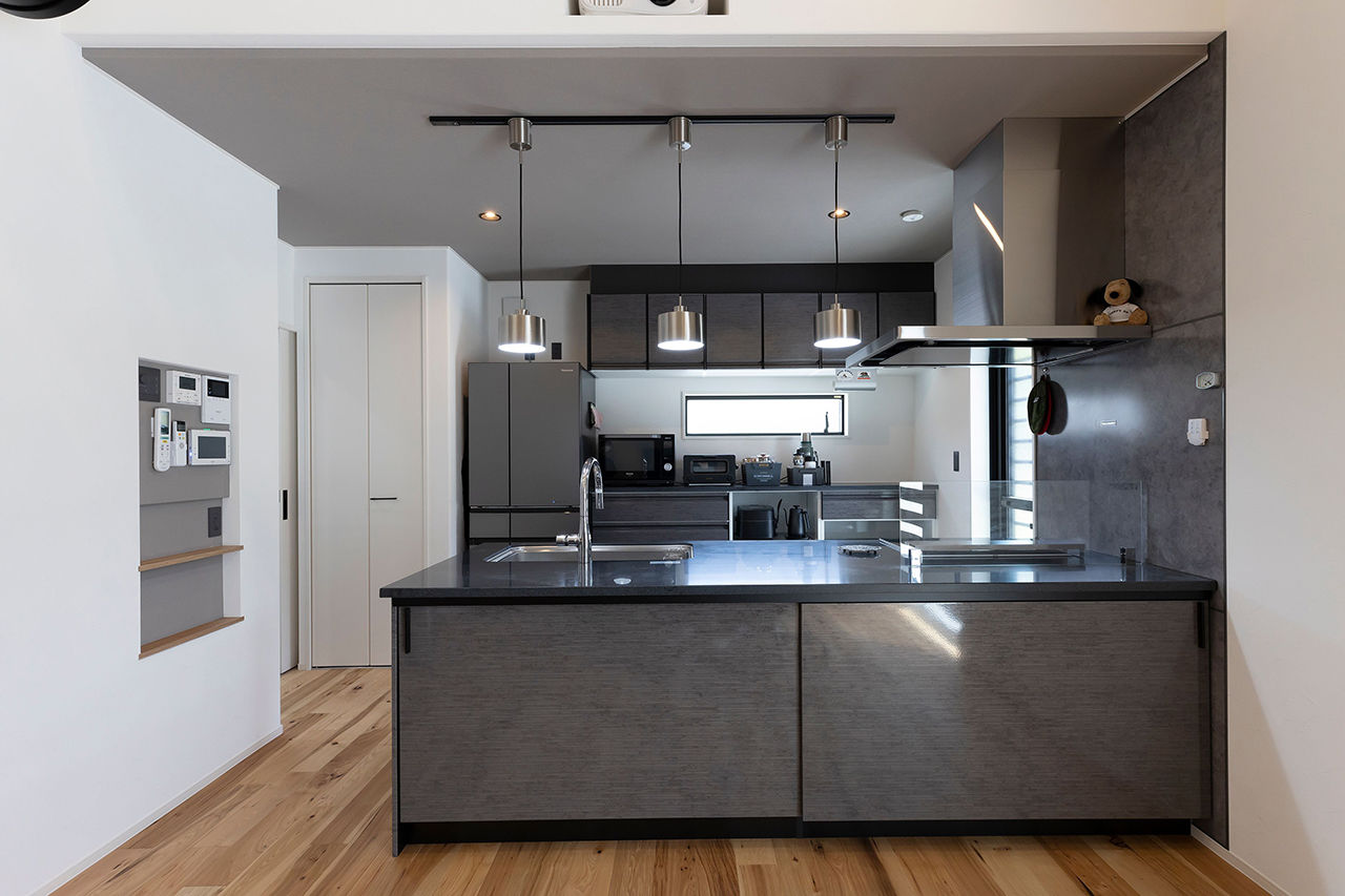 サティスホーム 【間取図有×2000万円台×回遊動線×ガルバリウム外観】玄関を中心に各部屋がつながる子育て家族のための平屋の建築実例画像5