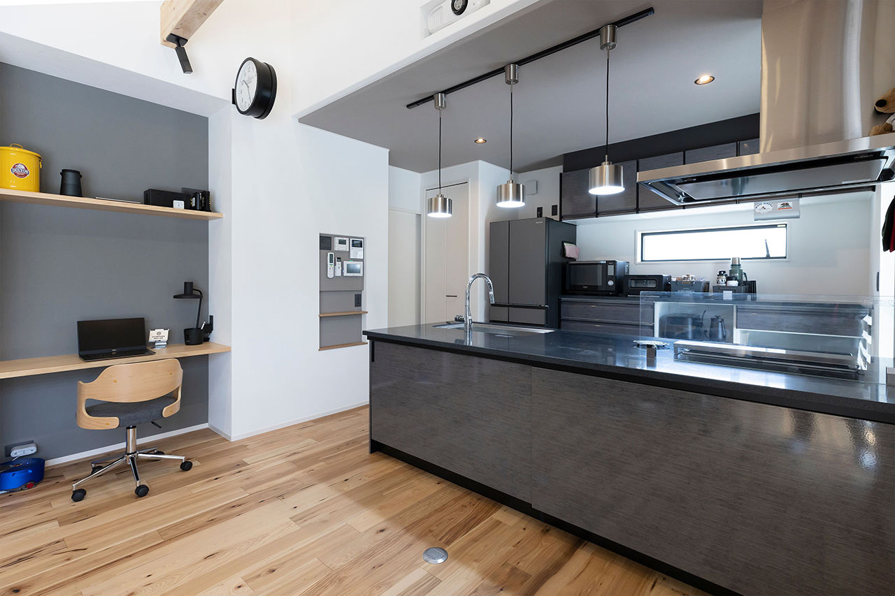 サティスホーム 【間取図有×2000万円台×回遊動線×ガルバリウム外観】玄関を中心に各部屋がつながる子育て家族のための平屋の建築実例画像6