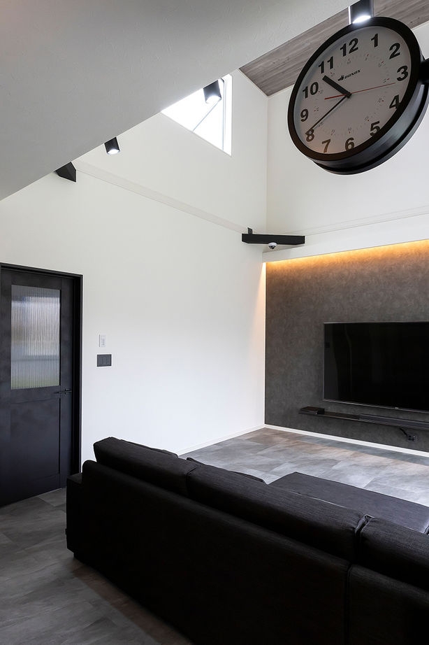 サティスホーム 【間取り図有×2000万円台×吹抜けリビング】庭も一体で、愛犬と伸びやかに暮らすキューブ型外観の家の建築実例画像5