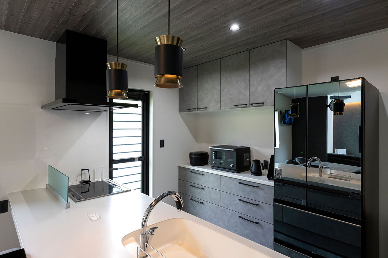 サティスホーム 【間取り図有×2000万円台×吹抜けリビング】庭も一体で、愛犬と伸びやかに暮らすキューブ型外観の家の建築実例画像7