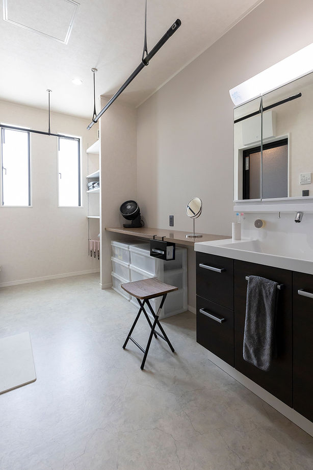 サティスホーム 【間取り図有×2000万円台×吹抜けリビング】庭も一体で、愛犬と伸びやかに暮らすキューブ型外観の家の建築実例画像8