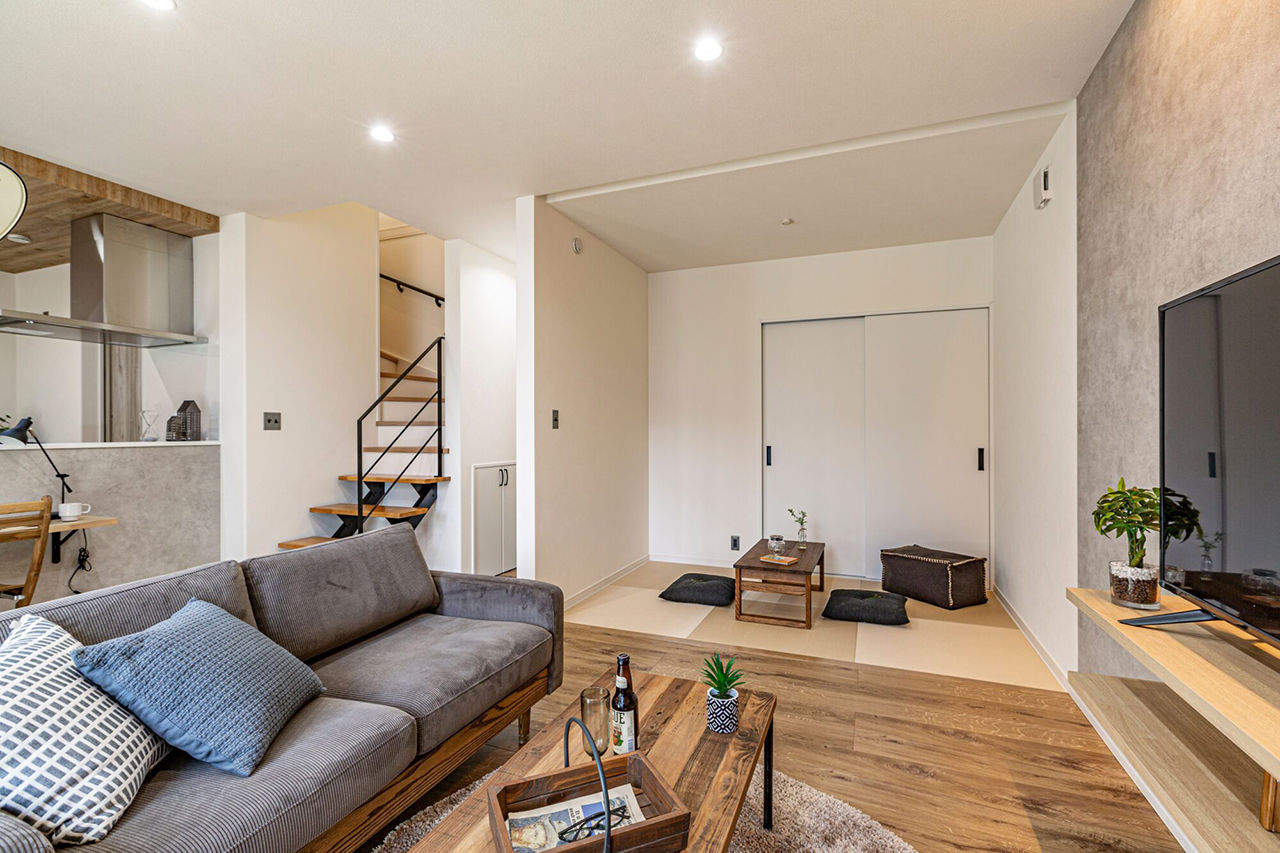 サティスホーム 【鈴鹿市×2100万円】「階段はアイアンフェンスで、ナチュラルな雰囲気も」そんな依頼から始まった家づくりの建築実例画像1