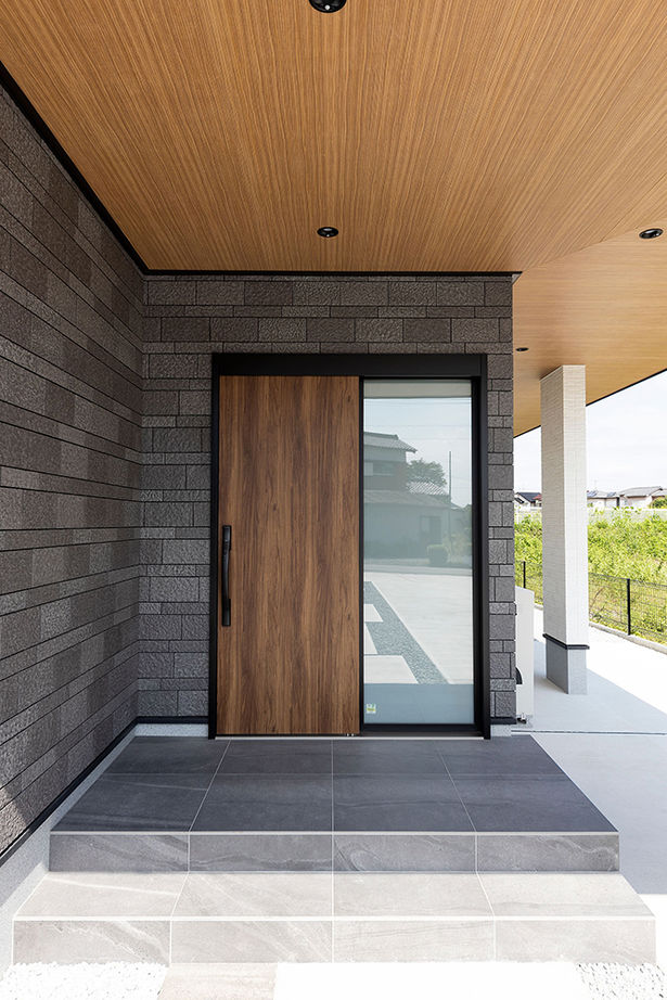 サティスホーム 【間取り図有×2000万円台×平屋×回遊動線】外とつながる深い軒。42坪の平屋は均整の取れたフォルムも自慢の建築実例画像3