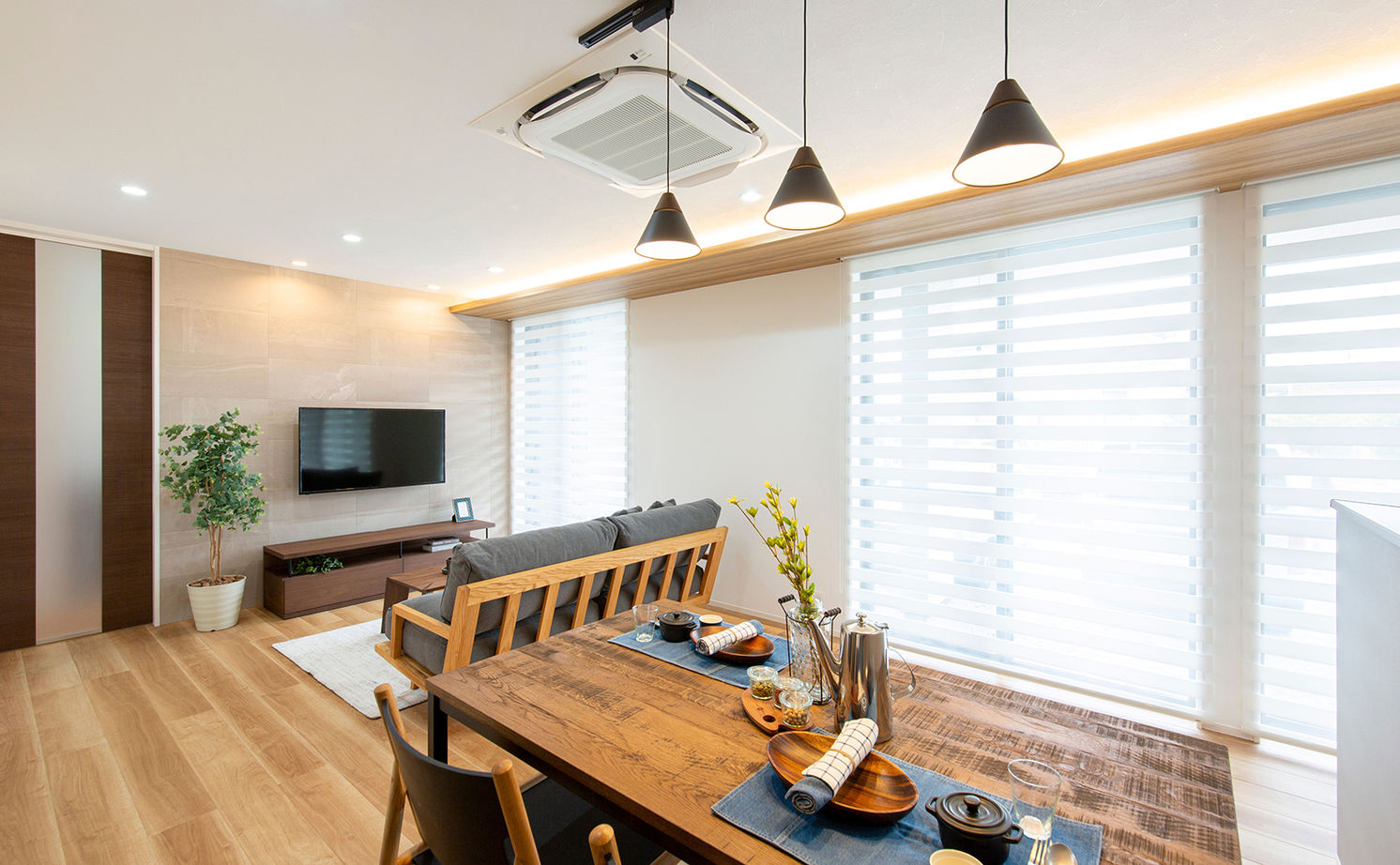 サティスホーム 【間取り図有×2000万円台×平屋×回遊動線】外とつながる深い軒。42坪の平屋は均整の取れたフォルムも自慢の建築実例画像7