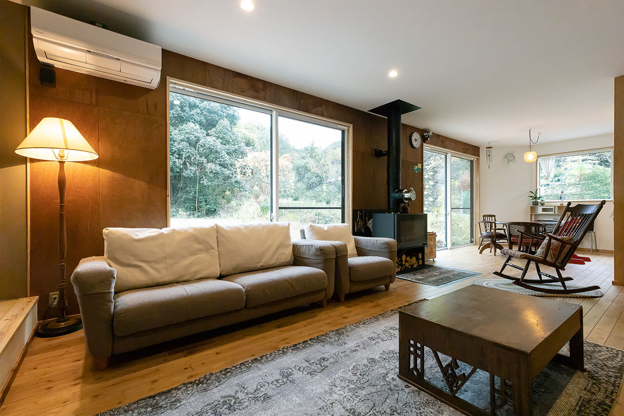 サティスホーム 【間取り図有×2000万円台×平屋×薪ストーブ】暮らすほど愛着が湧いていく、アンティークで素朴なL字型の平屋の建築実例画像2