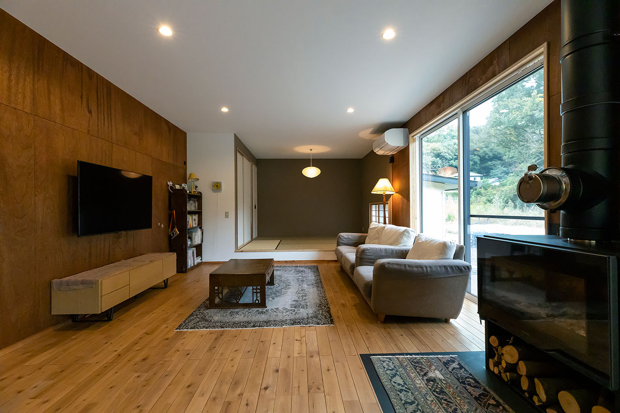 サティスホーム 【間取り図有×2000万円台×平屋×薪ストーブ】暮らすほど愛着が湧いていく、アンティークで素朴なL字型の平屋の建築実例画像4