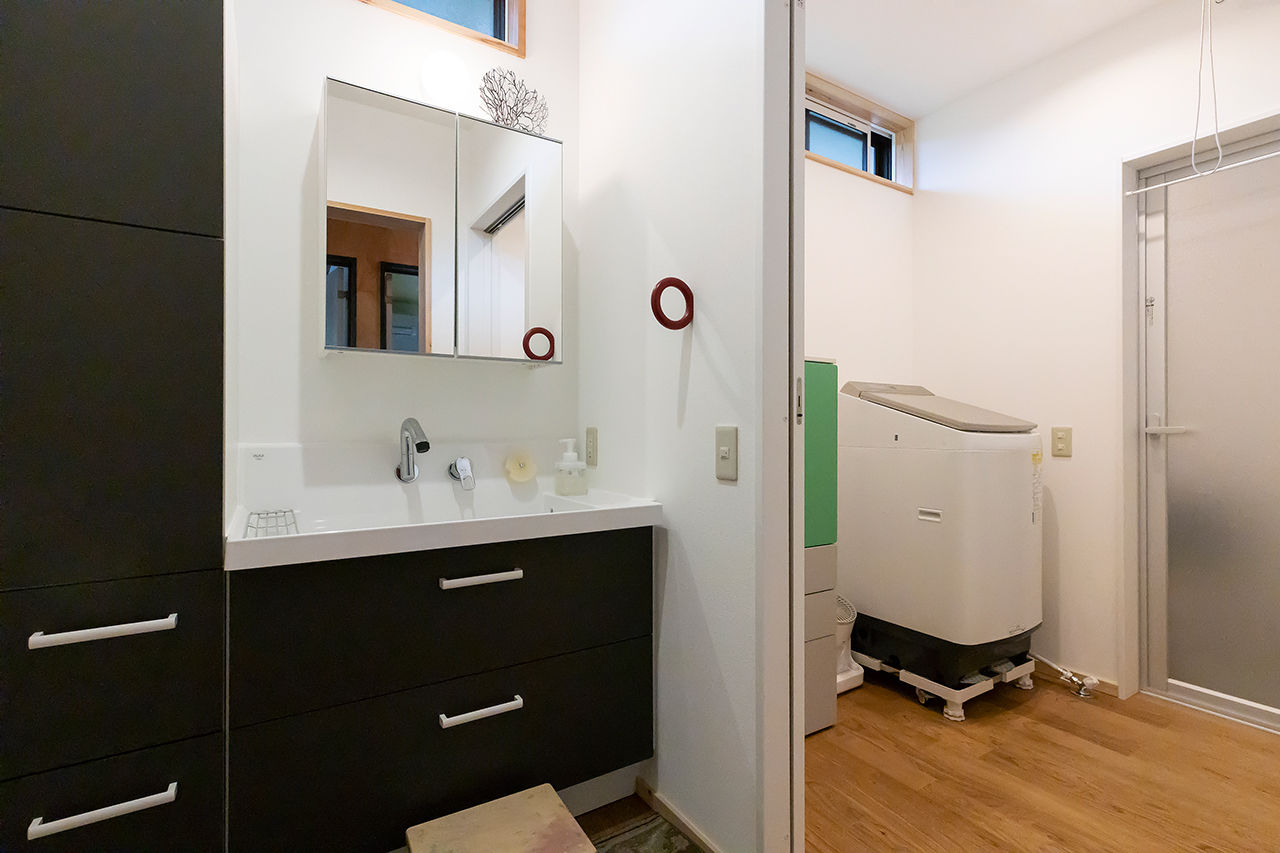 サティスホーム 【間取り図有×2000万円台×平屋×薪ストーブ】暮らすほど愛着が湧いていく、アンティークで素朴なL字型の平屋の建築実例画像9