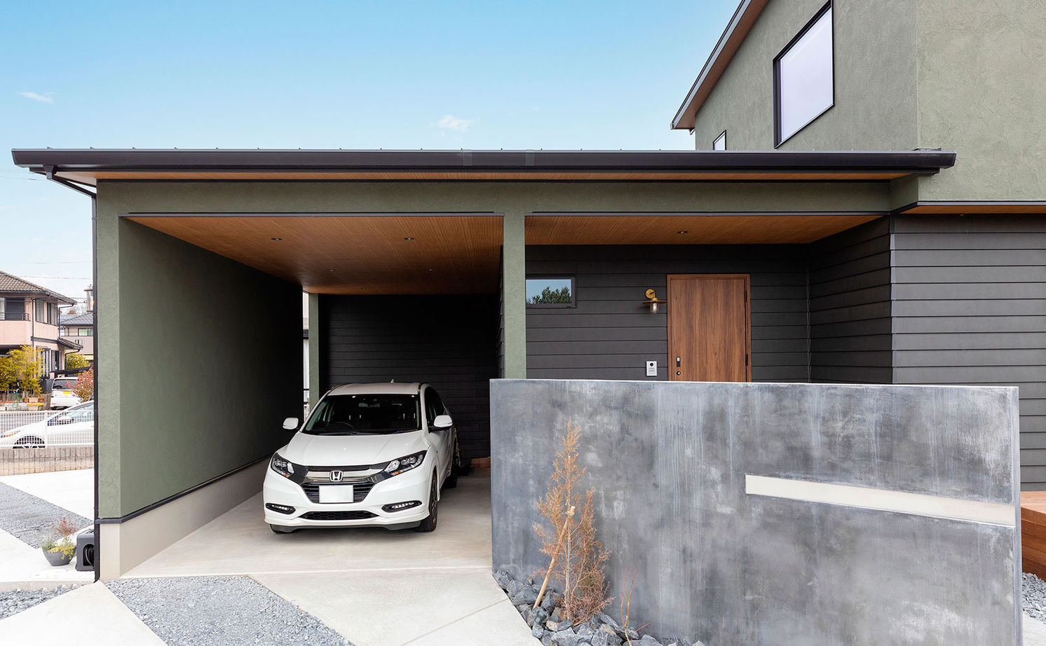 サティスホーム 【間取り図有×2000万円台×インナーガレージ×吹き抜けリビング】デザインも素材も！理想を全て叶えた家の建築実例画像3