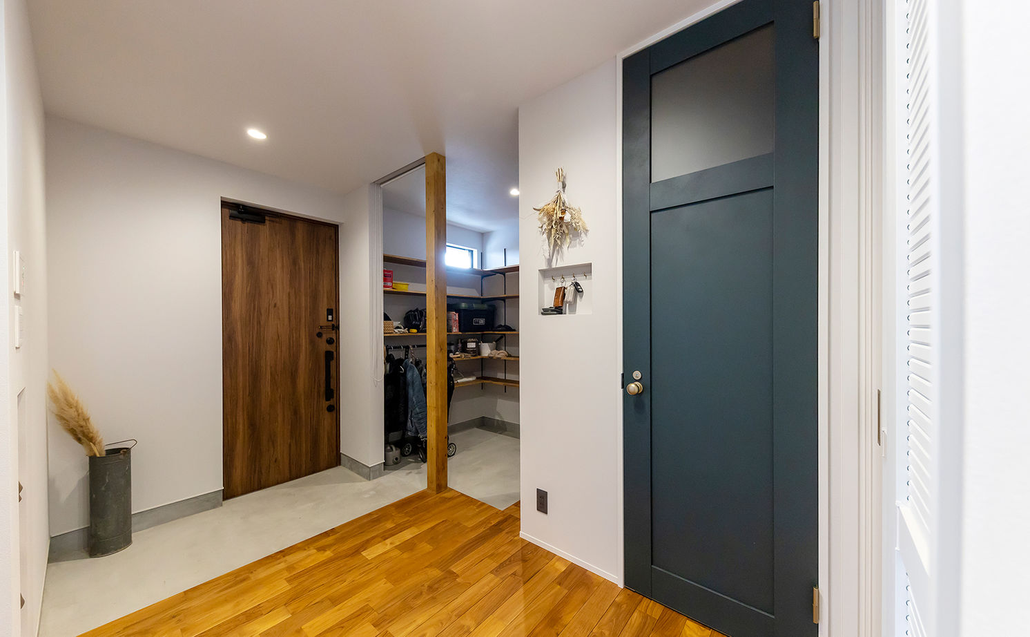 サティスホーム 【間取り図有×2000万円台×インナーガレージ×吹き抜けリビング】デザインも素材も！理想を全て叶えた家の建築実例画像5