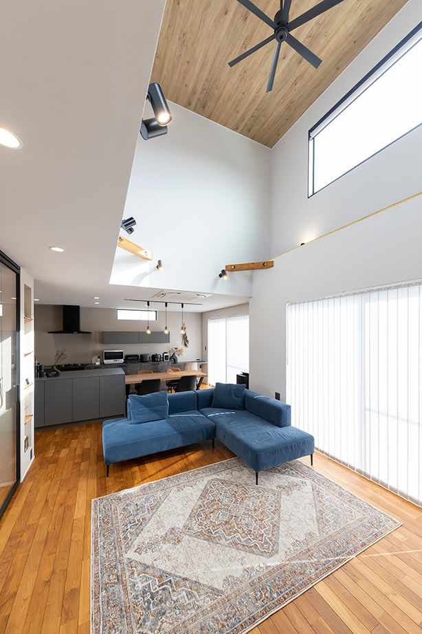 サティスホーム 【間取り図有×2000万円台×インナーガレージ×吹き抜けリビング】デザインも素材も！理想を全て叶えた家の建築実例画像7