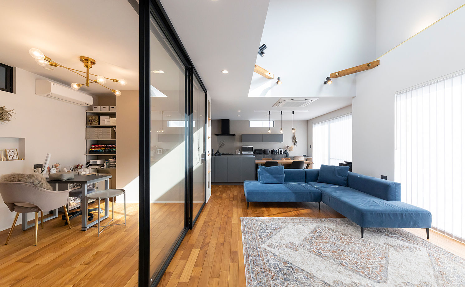 サティスホーム 【間取り図有×2000万円台×インナーガレージ×吹き抜けリビング】デザインも素材も！理想を全て叶えた家の建築実例画像8