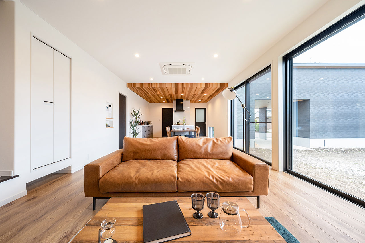 サティスホーム 【間取図有×2000万円台×インナーガレージ×土間収納】木質天井が出迎える伸びやかなリビングのあるL字型平屋の建築実例画像5