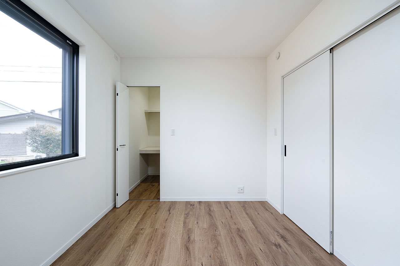 サティスホーム 【間取図有×2000万円台×インナーガレージ×土間収納】木質天井が出迎える伸びやかなリビングのあるL字型平屋の建築実例画像10