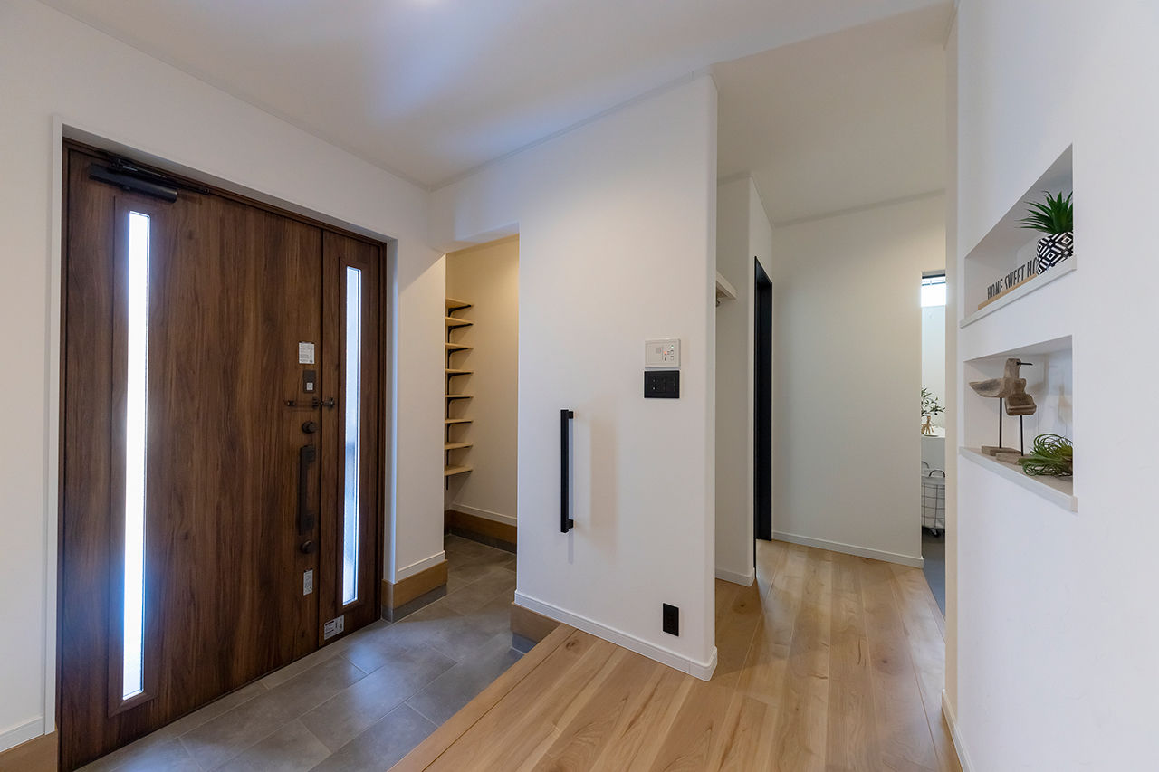 サティスホーム 【間取図有×2000万円台×回遊動線×土間収納】家族が自然に集まる、勾配天井のリビングが開放的な平屋の建築実例画像3