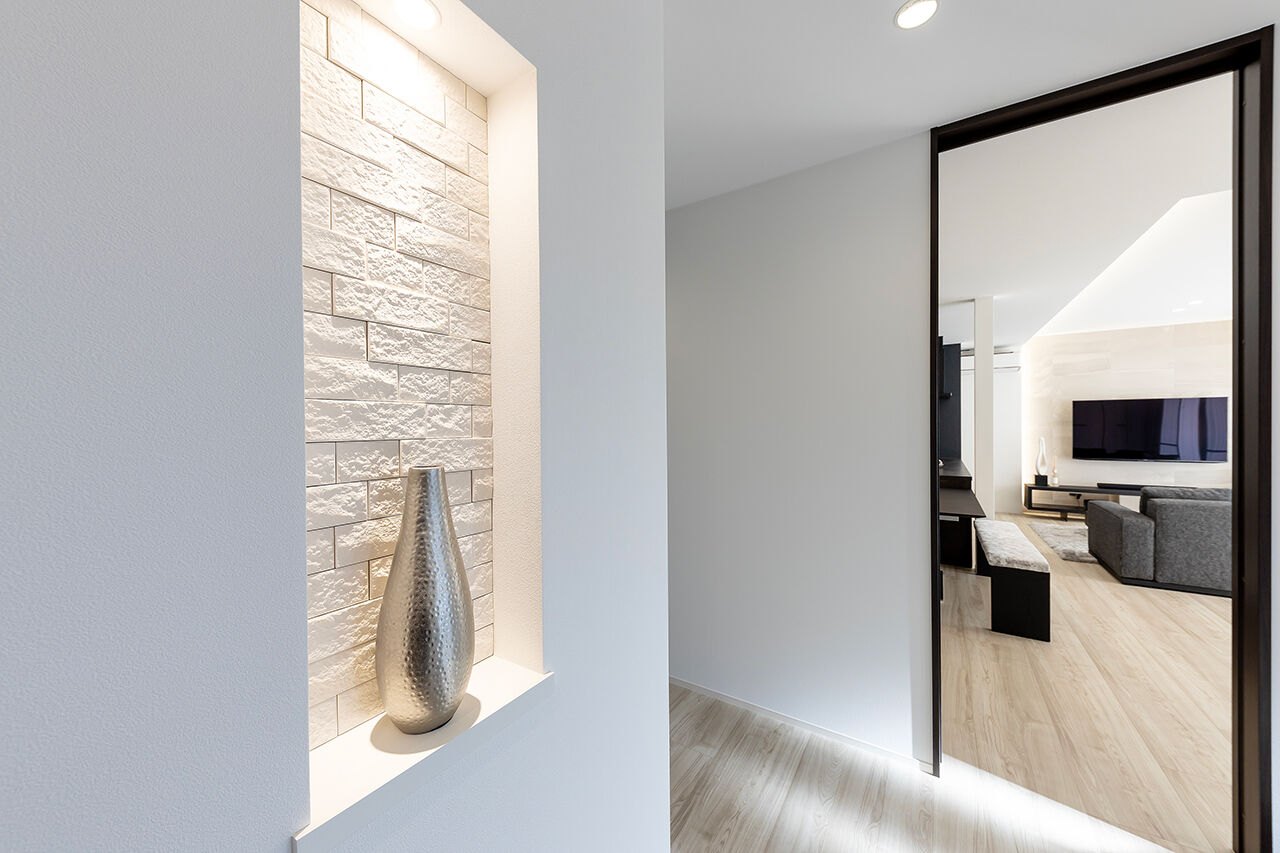 サティスホーム 【三重郡×20代×平屋×インナーガレージ×間取図有】間接照明で彩られた26畳のLDKが家族をつなぐ平屋の建築実例画像4