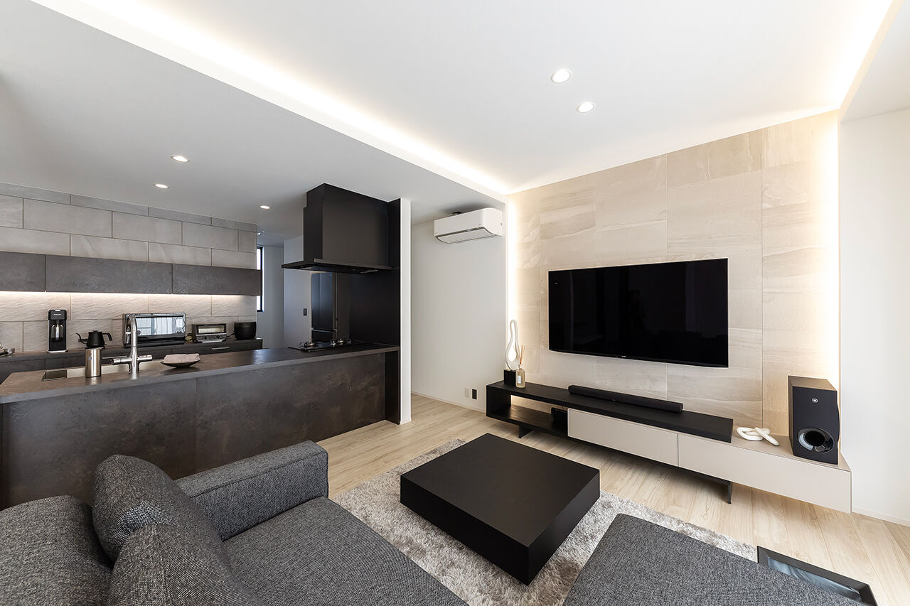 サティスホーム 【三重郡×20代×平屋×インナーガレージ×間取図有】間接照明で彩られた26畳のLDKが家族をつなぐ平屋の建築実例画像5