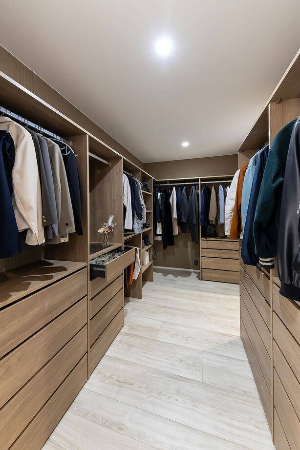 サティスホーム 【三重郡×20代×平屋×インナーガレージ×間取図有】間接照明で彩られた26畳のLDKが家族をつなぐ平屋の建築実例画像8