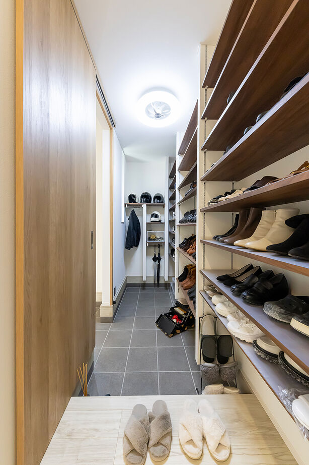 サティスホーム 【三重郡×20代×平屋×インナーガレージ×間取図有】間接照明で彩られた26畳のLDKが家族をつなぐ平屋の建築実例画像9