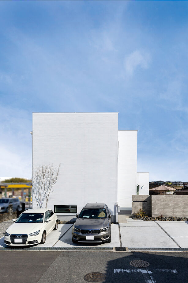 サティスホーム 【四日市市×2000万円台×吹き抜けリビング×間取図有】憧れたホテルライクな暮らしのための自由設計の建築実例画像1