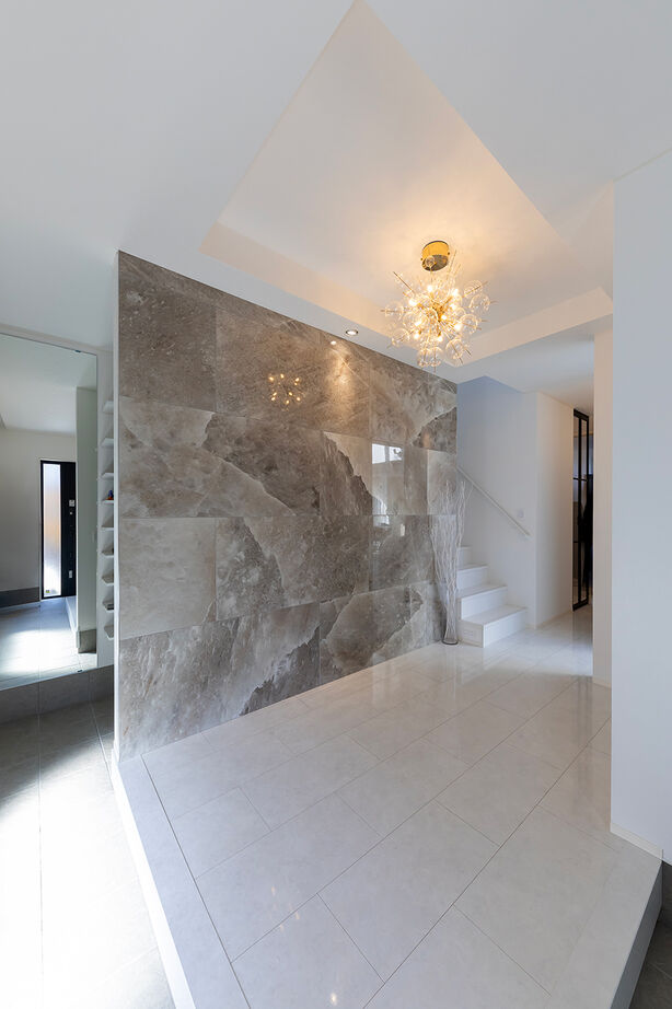 サティスホーム 【四日市市×2000万円台×吹き抜けリビング×間取図有】憧れたホテルライクな暮らしのための自由設計の建築実例画像3