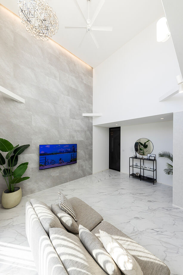 サティスホーム 【四日市市×2000万円台×吹き抜けリビング×間取図有】憧れたホテルライクな暮らしのための自由設計の建築実例画像5