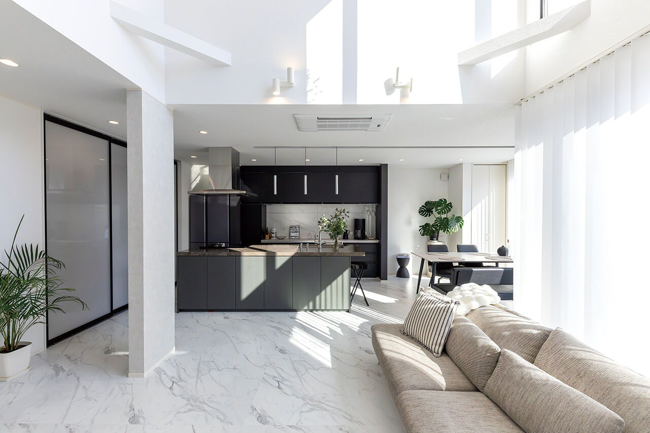 サティスホーム 【四日市市×2000万円台×吹き抜けリビング×間取図有】憧れたホテルライクな暮らしのための自由設計の建築実例画像6