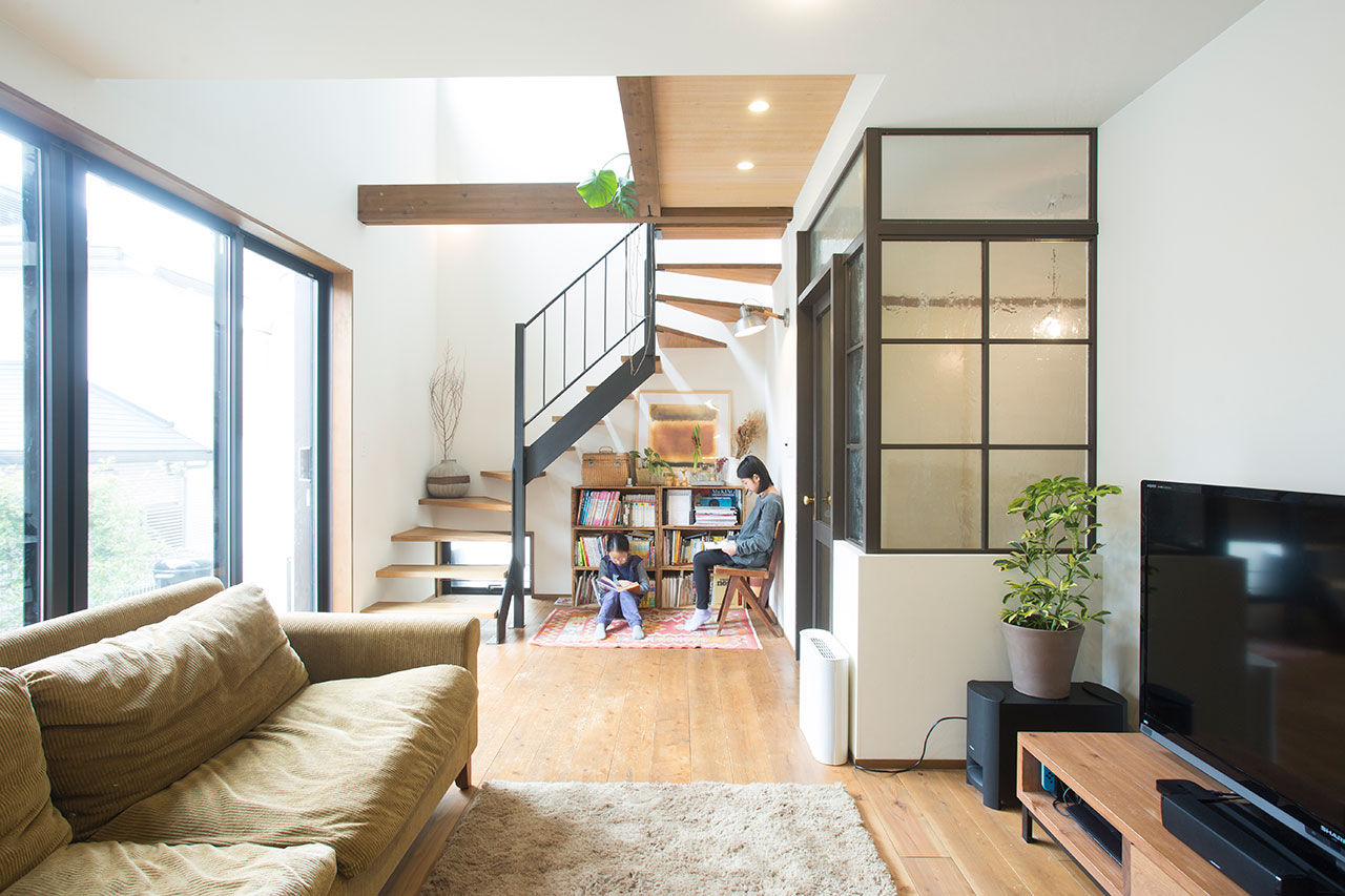 じょぶ 【兵庫/3000万円台/間取図有/20坪台】高台から景色を楽しむ 家無垢の杉床やレトロガラスの建具でカフェ風にの建築実例画像3