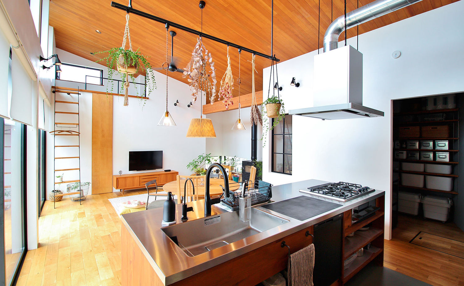 じょぶ 【兵庫/3000万円台/20坪台】風と光を採り込む「くの字」の平屋 土間から庭までつながる開放感いっぱいの家の建築実例画像4