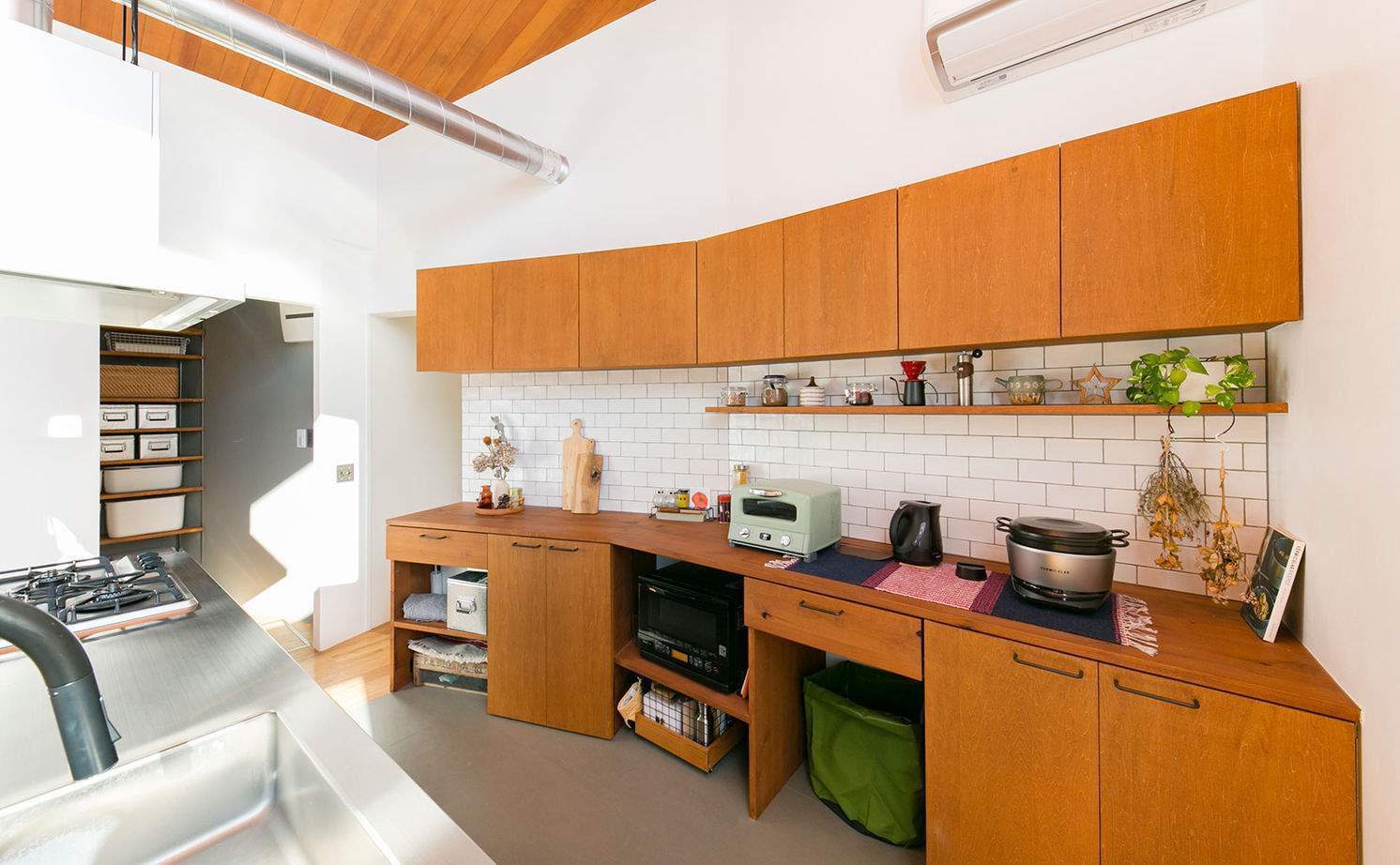 じょぶ 【兵庫/3000万円台/20坪台】風と光を採り込む「くの字」の平屋 土間から庭までつながる開放感いっぱいの家の建築実例画像5