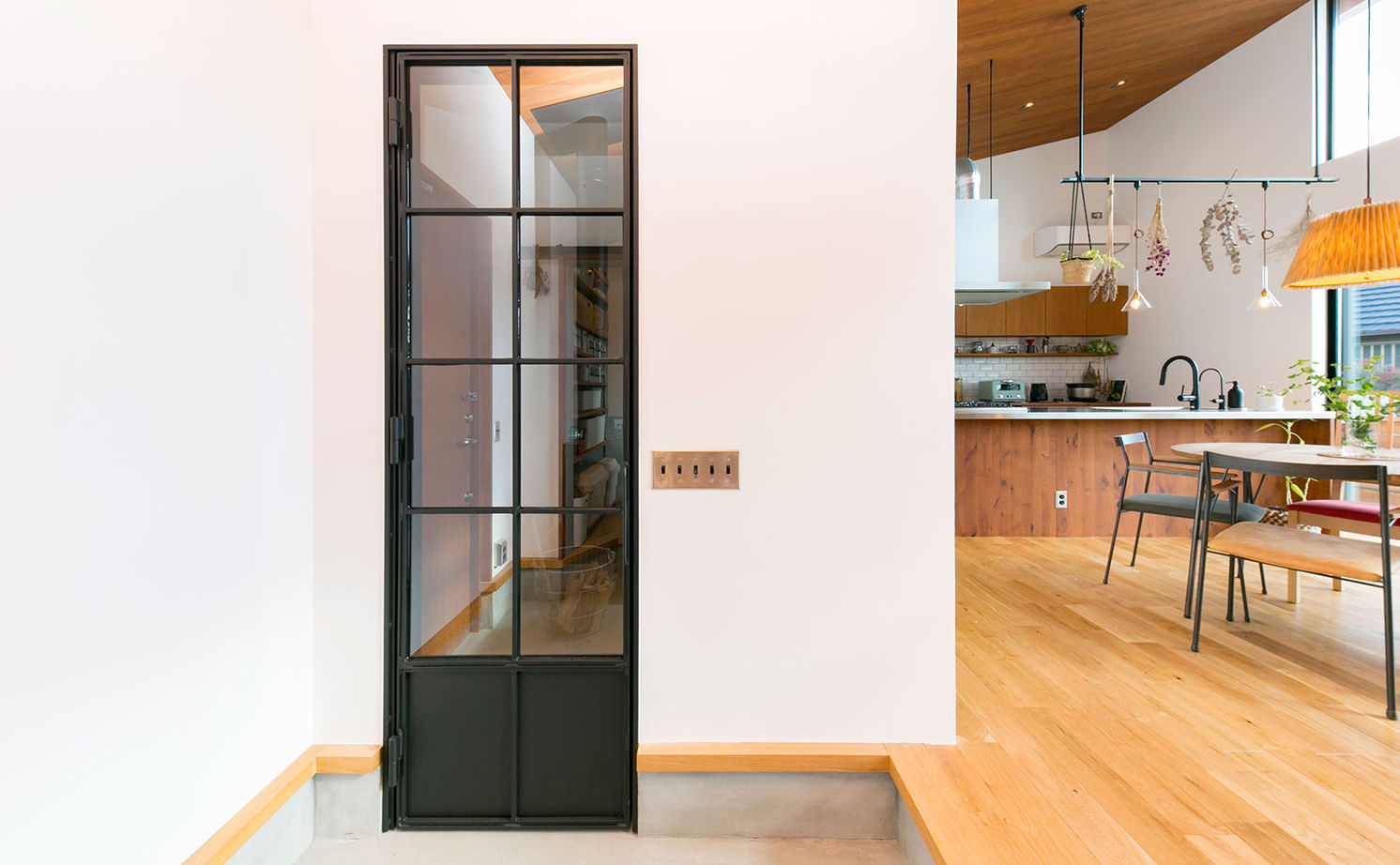 じょぶ 【兵庫/3000万円台/20坪台】風と光を採り込む「くの字」の平屋 土間から庭までつながる開放感いっぱいの家の建築実例画像8