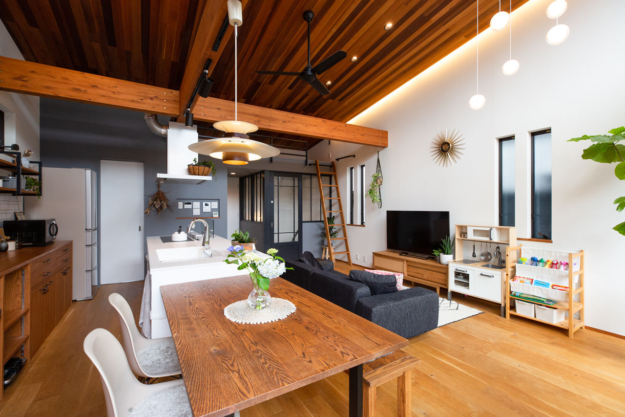 じょぶ 【2000万円台後半】2階LDKに大開口と勾配天井を。住宅密集地を感じさせない、空を身近に感じられる住まいの建築実例画像3