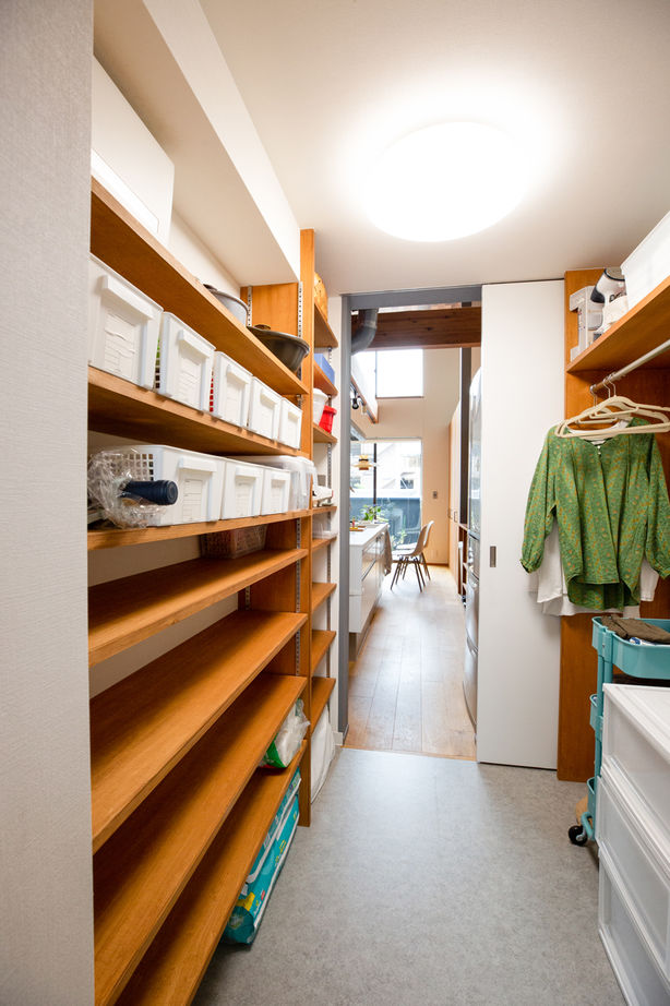 じょぶ 【2000万円台後半】2階LDKに大開口と勾配天井を。住宅密集地を感じさせない、空を身近に感じられる住まいの建築実例画像5