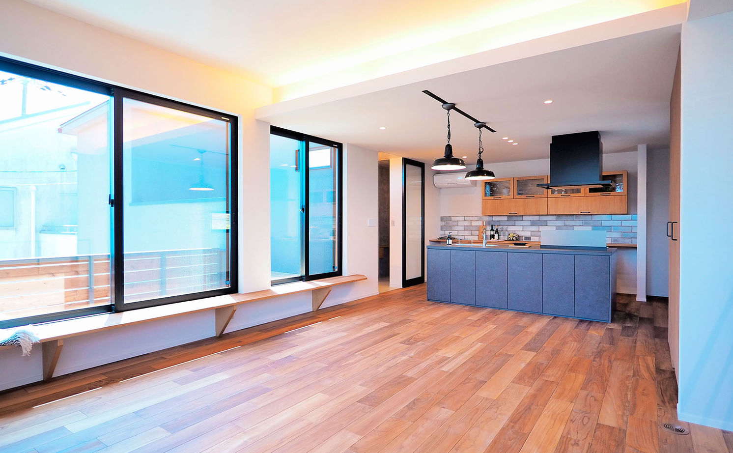 じょぶ 【大阪/4000万円～/ガレージ/ZEH/30坪台】SE構法で2階リビングを開放的に パッシブデザイン効果で心地よくの建築実例画像