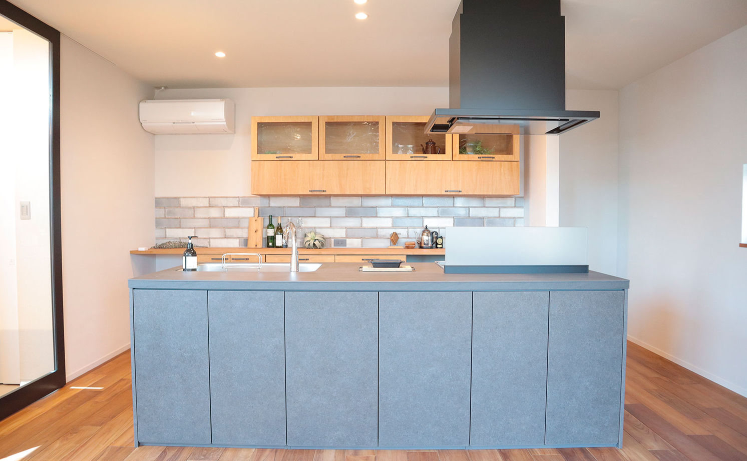 じょぶ 【大阪/4000万円～/ガレージ/ZEH/30坪台】SE構法で2階リビングを開放的に パッシブデザイン効果で心地よくの建築実例画像2