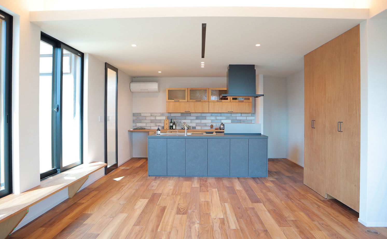 じょぶ 【大阪/4000万円～/ガレージ/ZEH/30坪台】SE構法で2階リビングを開放的に パッシブデザイン効果で心地よくの建築実例画像5