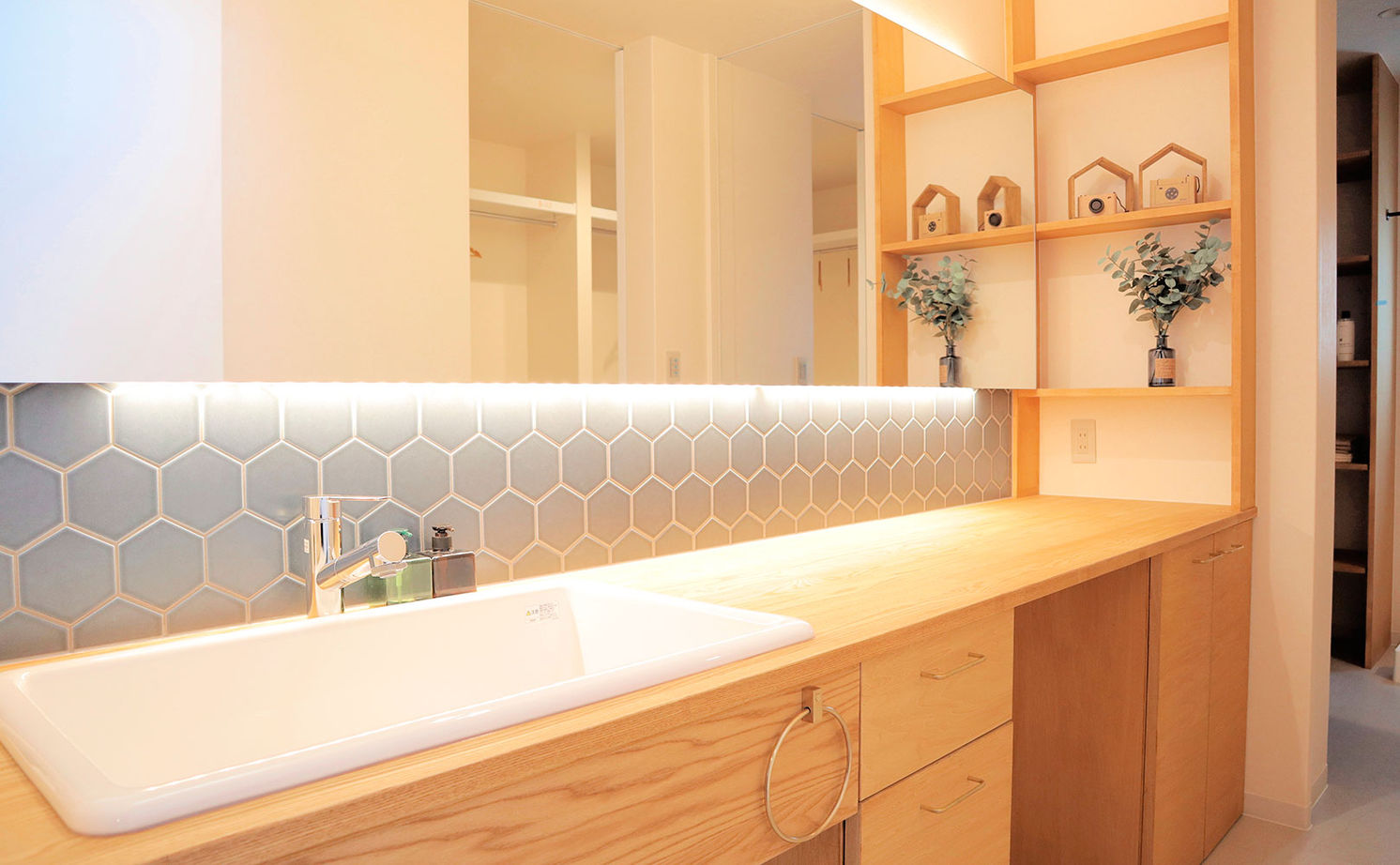 じょぶ 【大阪/4000万円～/ガレージ/ZEH/30坪台】SE構法で2階リビングを開放的に パッシブデザイン効果で心地よくの建築実例画像6