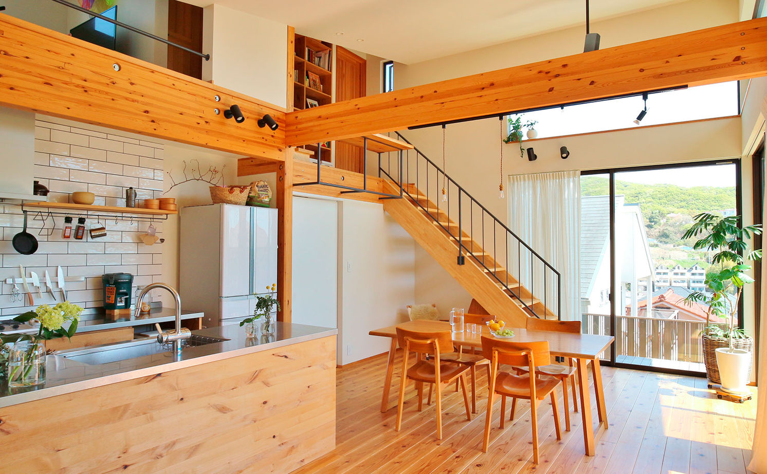 じょぶ 【兵庫/3000万円台前半/間取図有/20坪台】SE構法の特性を活かして叶えた大空間が心地いい、平屋風の住まいの建築実例画像1