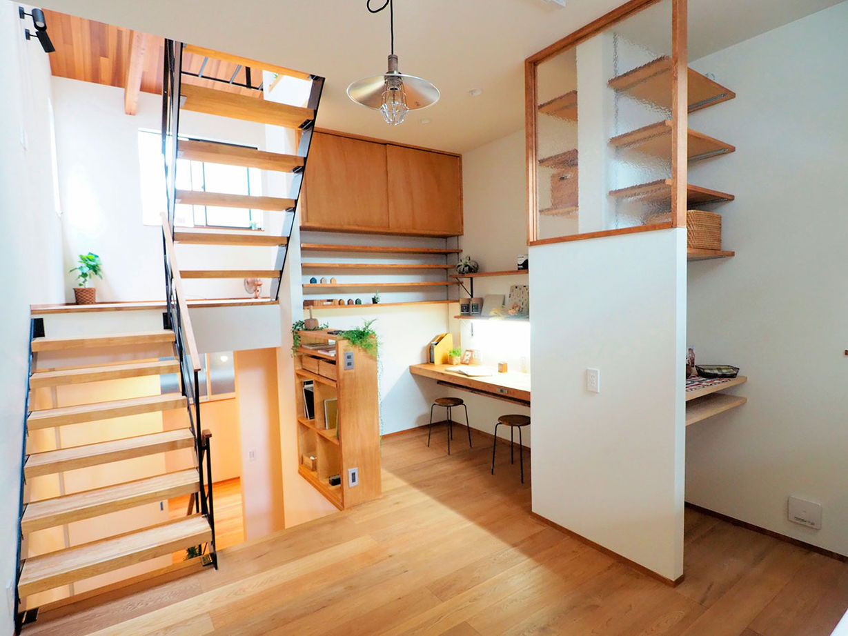 じょぶ 【大阪/2000万円台後半/狭小】スキップフロアで視覚的な広がりを生み出した敷地11坪の家の建築実例画像1