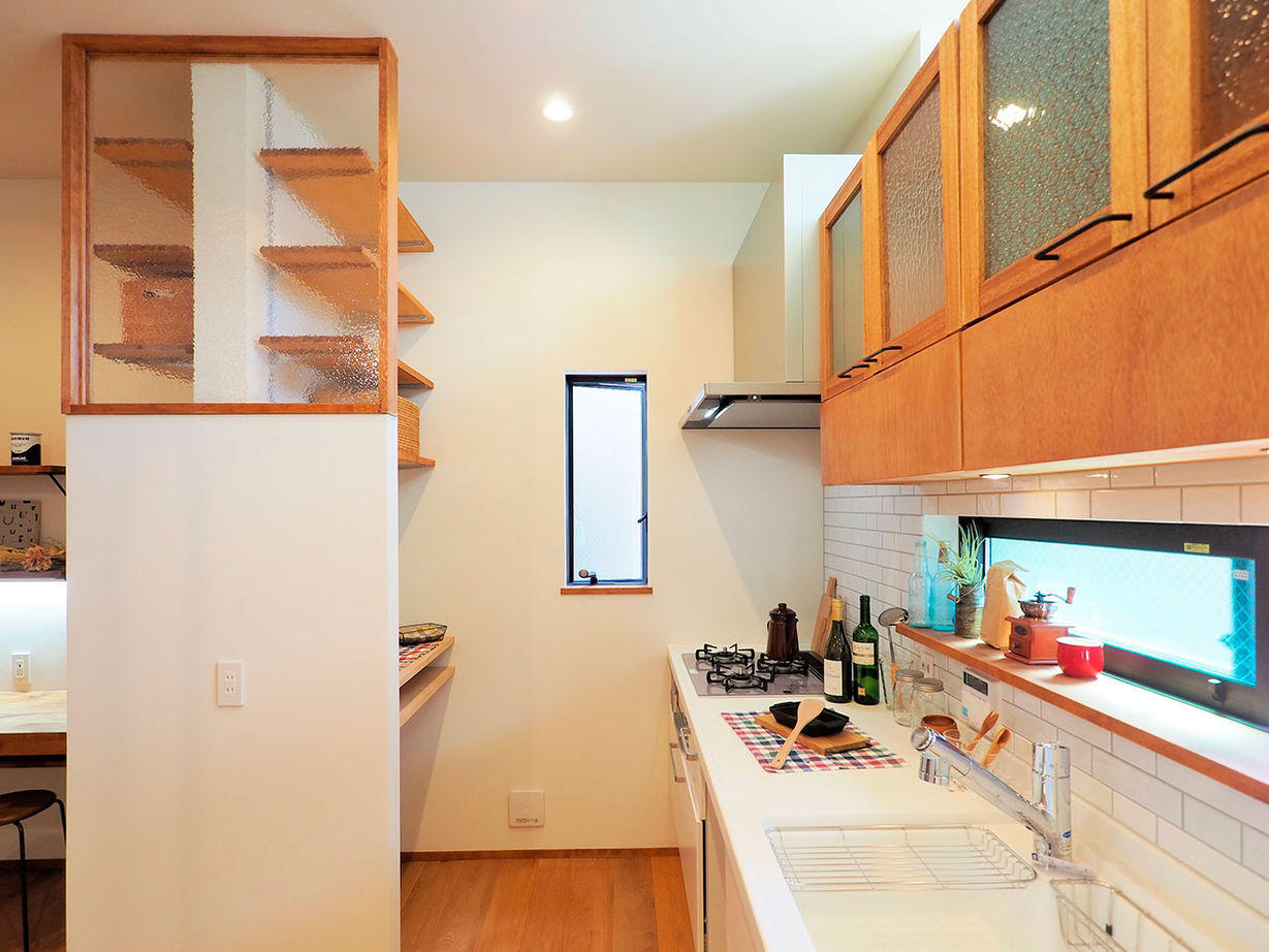 じょぶ 【大阪/2000万円台後半/狭小】スキップフロアで視覚的な広がりを生み出した敷地11坪の家の建築実例画像2