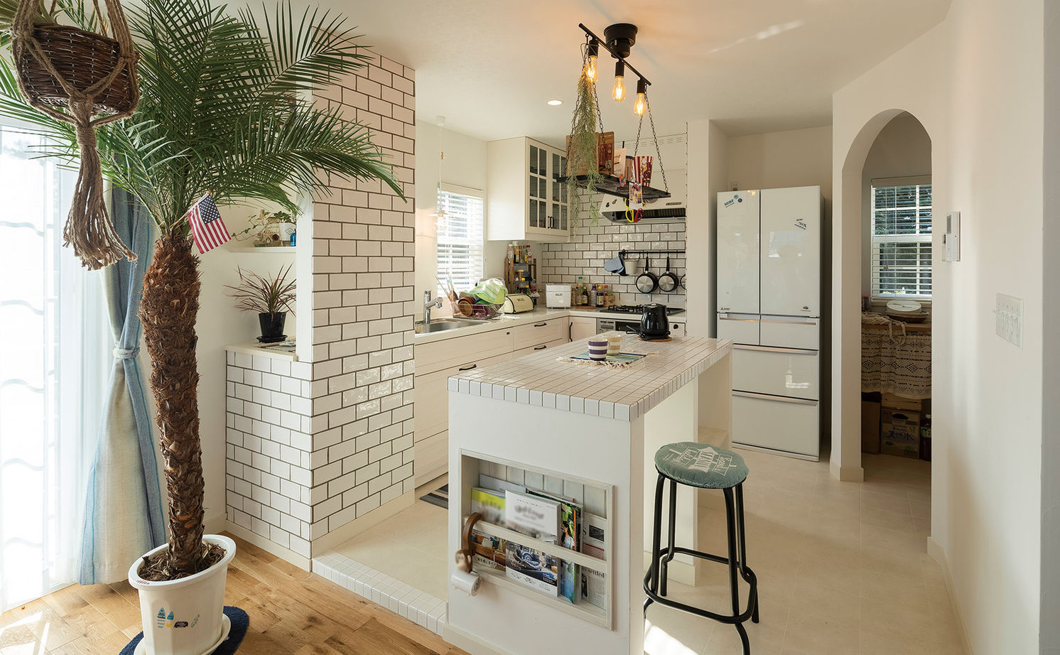 アットナチュレ 【1000万円台/28坪/間取り図/吹き抜け】自然素材と手作りのコラボがお気に入り！カルフォルニアハウスの建築実例画像2