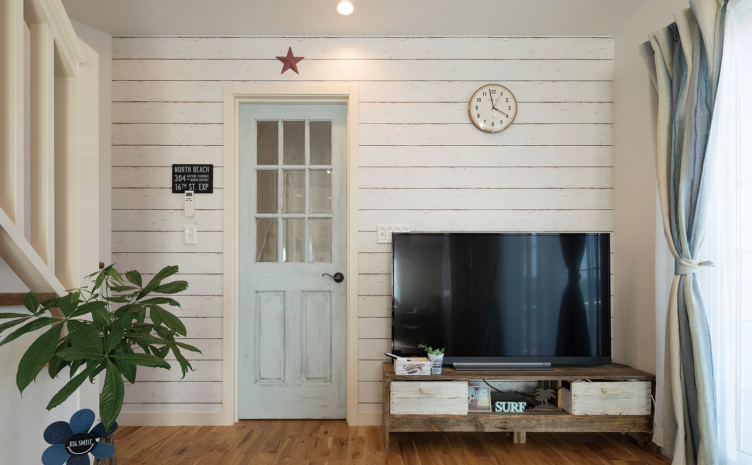 アットナチュレ 【1000万円台/28坪/間取り図/吹き抜け】自然素材と手作りのコラボがお気に入り！カルフォルニアハウスの建築実例画像9