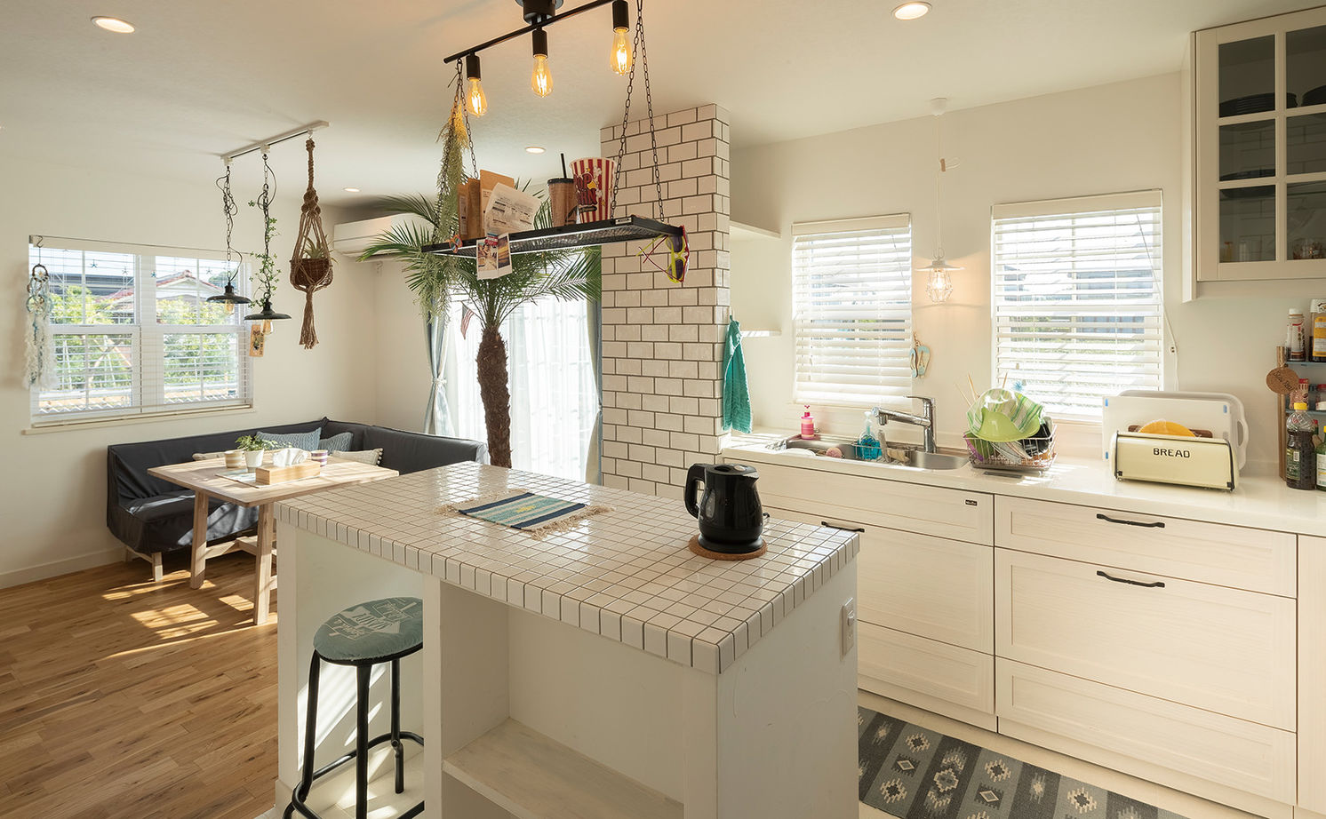 アットナチュレ 【1000万円台/28坪/間取り図/吹き抜け】自然素材と手作りのコラボがお気に入り！カルフォルニアハウスの建築実例画像12