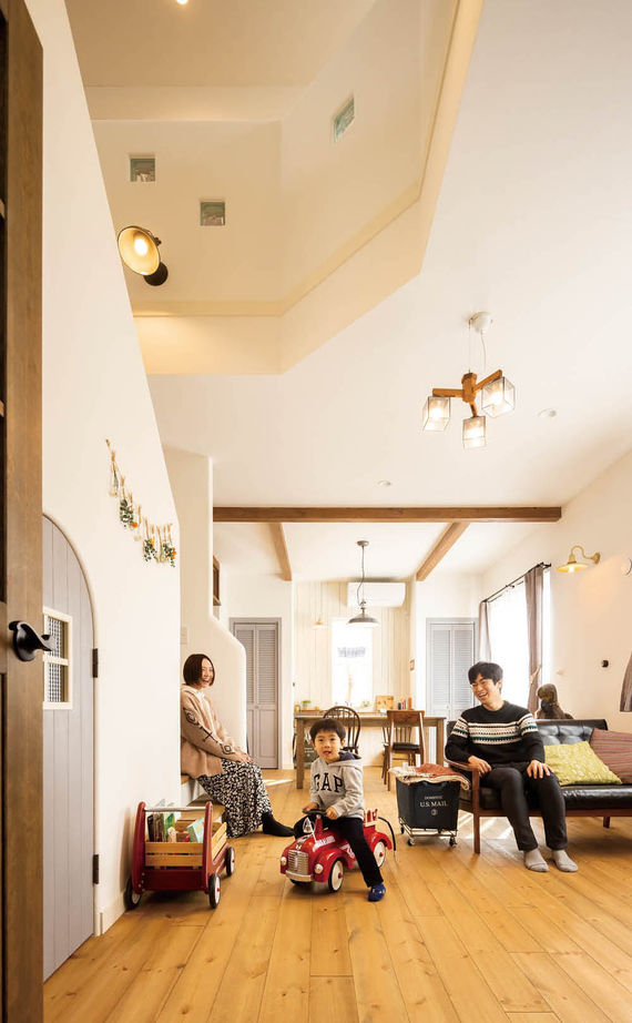 アットナチュレ 【1000万円台/37坪/間取り図/塗り壁_無垢床】インダストリアル×ほどよく可愛い!居心地満点ナチュラルハウスの建築実例画像2