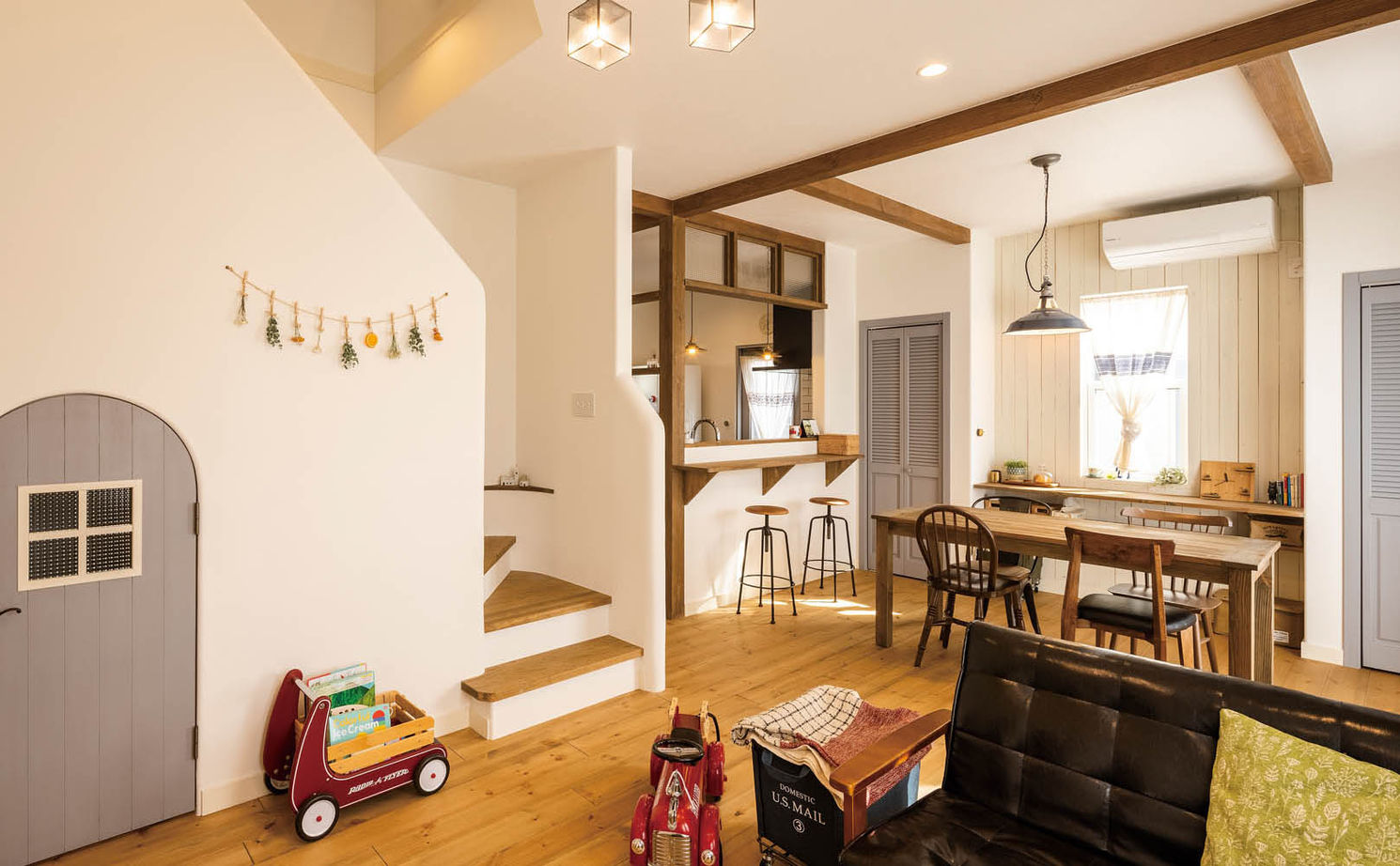 アットナチュレ 【1000万円台/37坪/間取り図/塗り壁_無垢床】インダストリアル×ほどよく可愛い!居心地満点ナチュラルハウスの建築実例画像17